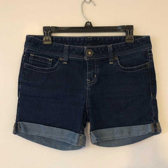 Guess Pants - Guess cuffed dark denim shorts, SZ 6 Guess Pants - Guess cuffed dark denim shorts, SZ 6